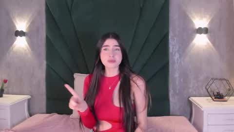 Emilie online show from April 21, 2026, 12:11 pm
