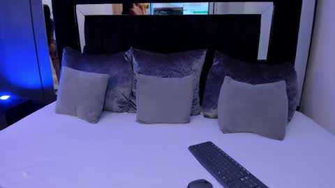 Snapshot of emiliee_xx chatting on October 22, 2025, 10:09 pm Emillie online show from October 22, 2025, 10:09 pm