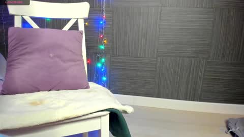 Snapshot of emiliyaqueen chatting on December 29, 2024, 8:55 am Emiliya online show from December 29, 2024, 8:55 am