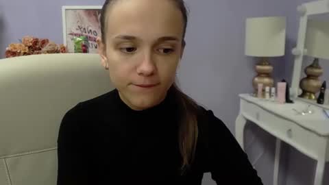 Emilly online show from September 17, 2025, 6:37 am