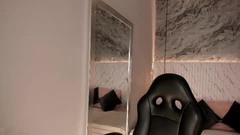 emilly_mell online show from September 30, 2025, 11:04 am