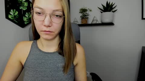 Emilly online show from December 31, 2024, 6:16 am