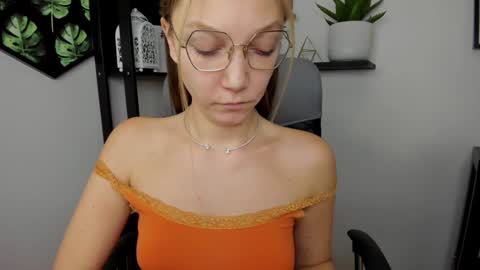 Emilly online show from January 2, 2025, 9:33 am