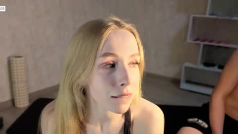 emily0303 online show from April 9, 2026, 6:35 pm