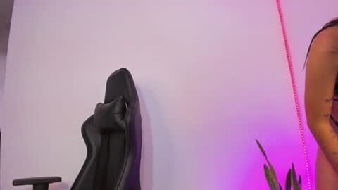 emily611258 online show from June 16, 2026, 8:11 pm