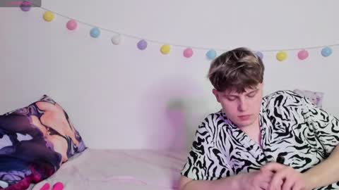 emily_and_ilumi online show from January 5, 2025, 11:04 am