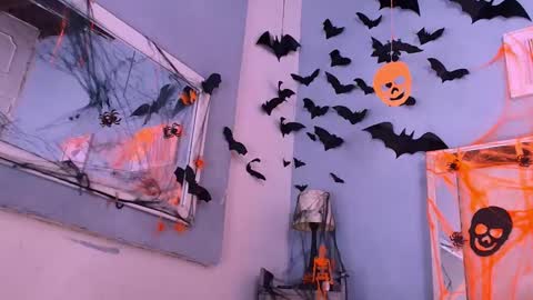 emily_castillo1_ online show from October 27, 2025, 4:27 am