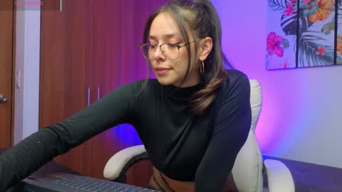 Snapshot of emily_cookk chatting on February 18, 2026, 5:14 am Emily online show from February 18, 2026, 5:14 am