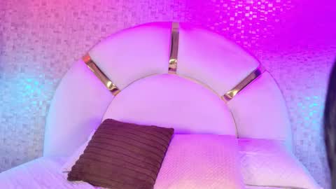 emily_dempsey online show from December 22, 2025, 7:44 pm