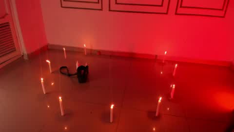 emily_gaviria1 online show from April 10, 2026, 12:32 pm