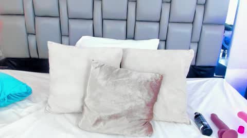 Snapshot of emily_gil1 chatting on February 3, 2025, 5:03 pm Emi online show from February 3, 2025, 5:03 pm