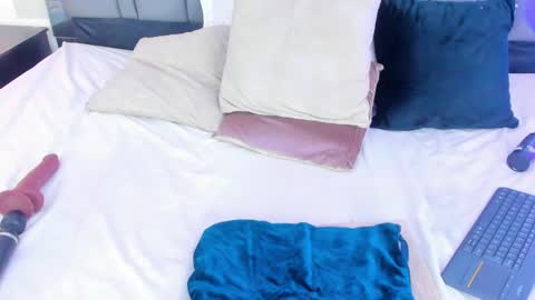 Snapshot of emily_gil1 chatting on February 6, 2025, 6:02 pm Emi online show from February 6, 2025, 6:02 pm