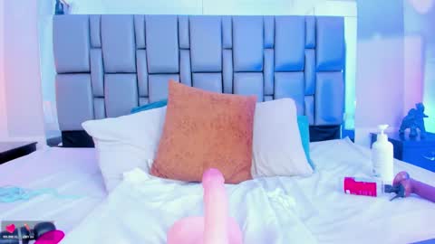 Snapshot of emily_gil1 chatting on February 20, 2025, 5:29 pm Emi online show from February 20, 2025, 5:29 pm