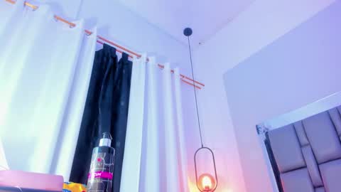 Snapshot of emily_gil1 chatting on March 1, 2025, 4:33 pm Emi online show from March 1, 2025, 4:33 pm