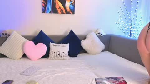 Emily Heels online show from May 4, 2026, 11:28 am