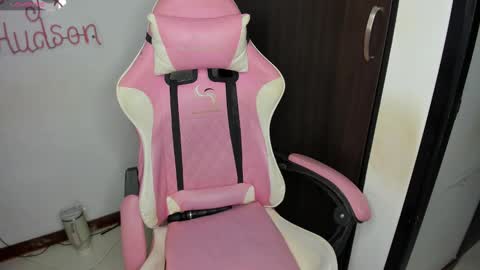 independet model online show from February 18, 2025, 10:14 pm