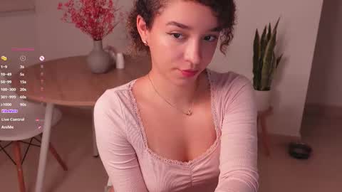 Juliana online show from February 10, 2025, 11:34 pm