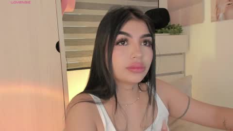 EmilyKenner  Independent model  online show from April 5, 2026, 12:24 pm