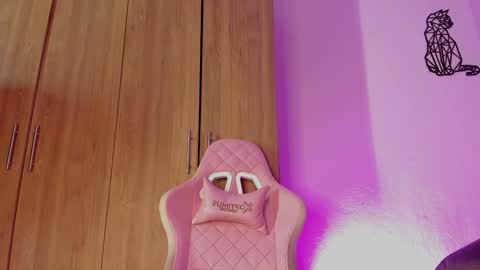 emily lady20  Independient modelIndependiente online show from January 17, 2025, 3:12 am