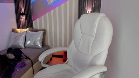 Emily online show from February 6, 2025, 2:37 pm