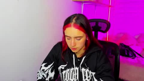 emily_lindey online show from December 1, 2025, 3:11 am