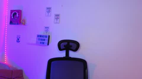 Emily Lindey online show from March 25, 2026, 7:25 am