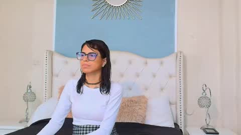 Emily online show from November 21, 2025, 7:12 pm