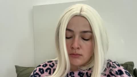 emily_morning_dew online show from November 2, 2025, 9:00 am