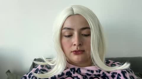 emily_morning_dew online show from November 5, 2025, 10:15 am