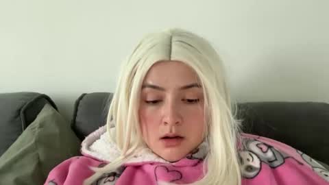 emily_morning_dew online show from November 26, 2025, 10:49 am