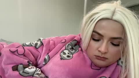 Snapshot of emily_morning_dew chatting on January 19, 2026, 1:37 pm emily_morning_dew online show from January 19, 2026, 1:37 pm