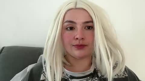 emily_morning_dew online show from March 16, 2026, 5:44 am