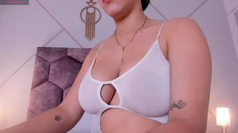 emily_nova_ online show from April 5, 2026, 11:51 am