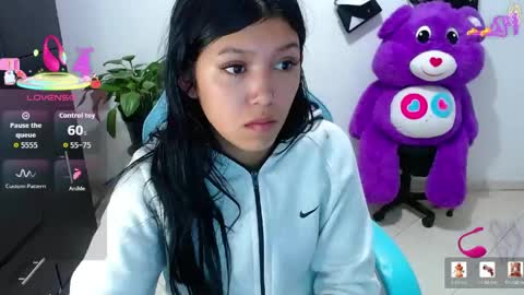 Snapshot of emily_rosse04 chatting on April 18, 2026, 9:46 am online show from April 18, 2026, 9:46 am