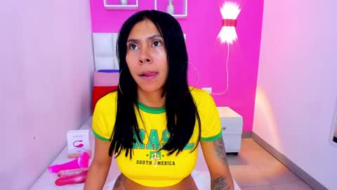 Snapshot of emily_sexy3 chatting on December 19, 2024, 10:56 am Emily online show from December 19, 2024, 10:56 am