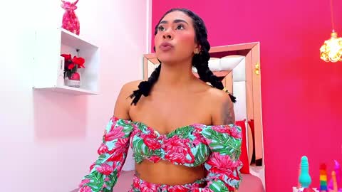 Snapshot of emily_sexy3 chatting on January 18, 2025, 11:21 am Emily online show from January 18, 2025, 11:21 am