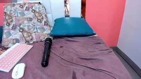 Snapshot of emily_sexy3 chatting on March 2, 2025, 2:32 pm Emily online show from March 2, 2025, 2:32 pm