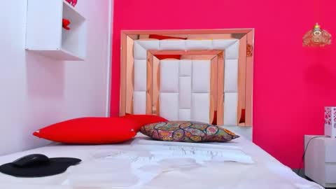 Snapshot of emily_sexy3 chatting on March 10, 2025, 10:24 pm Emily online show from March 10, 2025, 10:24 pm