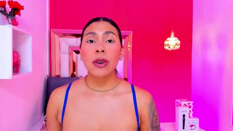 Snapshot of emily_sexy3 chatting on September 12, 2025, 11:21 am Emily online show from September 12, 2025, 11:21 am