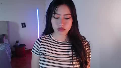 Snapshot of emily_swan_04 chatting on January 13, 2025, 6:59 pm Emily  Swan online show from January 13, 2025, 6:59 pm