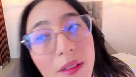 emily_vermont online show from March 18, 2026, 11:46 am