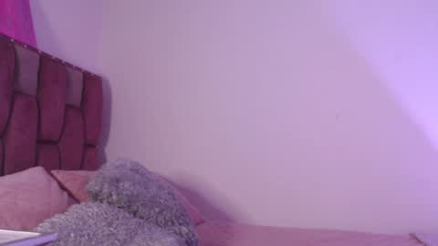 emily_w2 online show from March 3, 2025, 2:15 am
