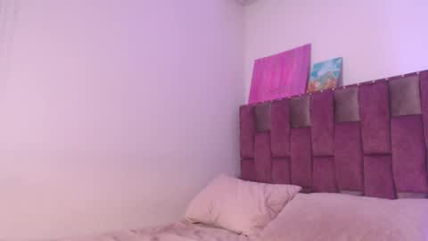 emily_w2 online show from September 17, 2025, 3:41 am