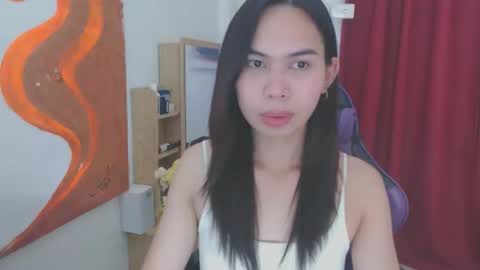 emily_xo143 online show from April 14, 2026, 10:21 am