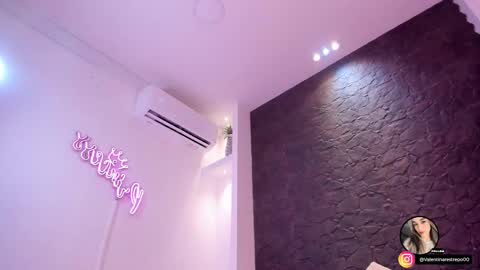 emilyallen_1 online show from November 20, 2025, 4:01 am