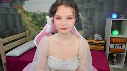 Emilyhaves online show from September 18, 2025, 7:05 pm