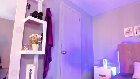 Emi Fit online show from March 19, 2026, 7:29 pm