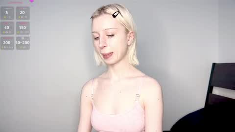 Snapshot of emilycutegirl chatting on February 23, 2026, 7:11 pm Emily online show from February 23, 2026, 7:11 pm