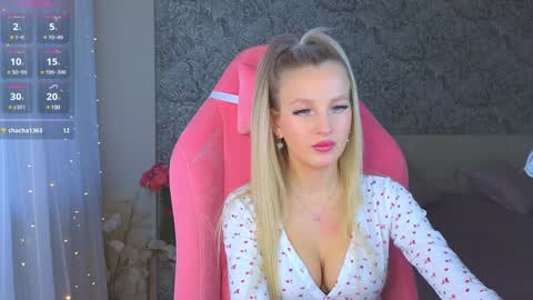 emilydancee online show from December 18, 2024, 5:59 am