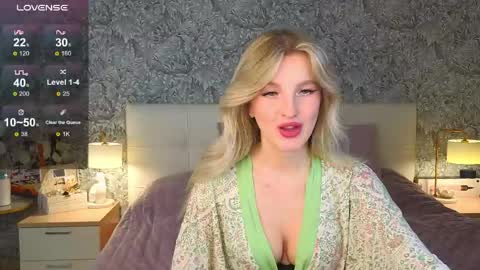 Snapshot of emilydancee chatting on April 8, 2026, 4:23 am emilydancee online show from April 8, 2026, 4:23 am